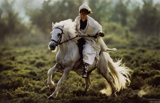 Why HANS FEURER Is Still the Master of Outdoor Fashion Photography