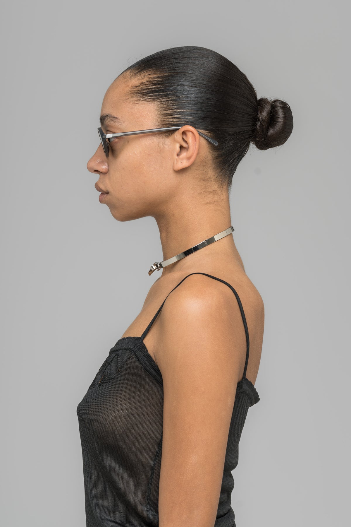 "BOW" CHOKER