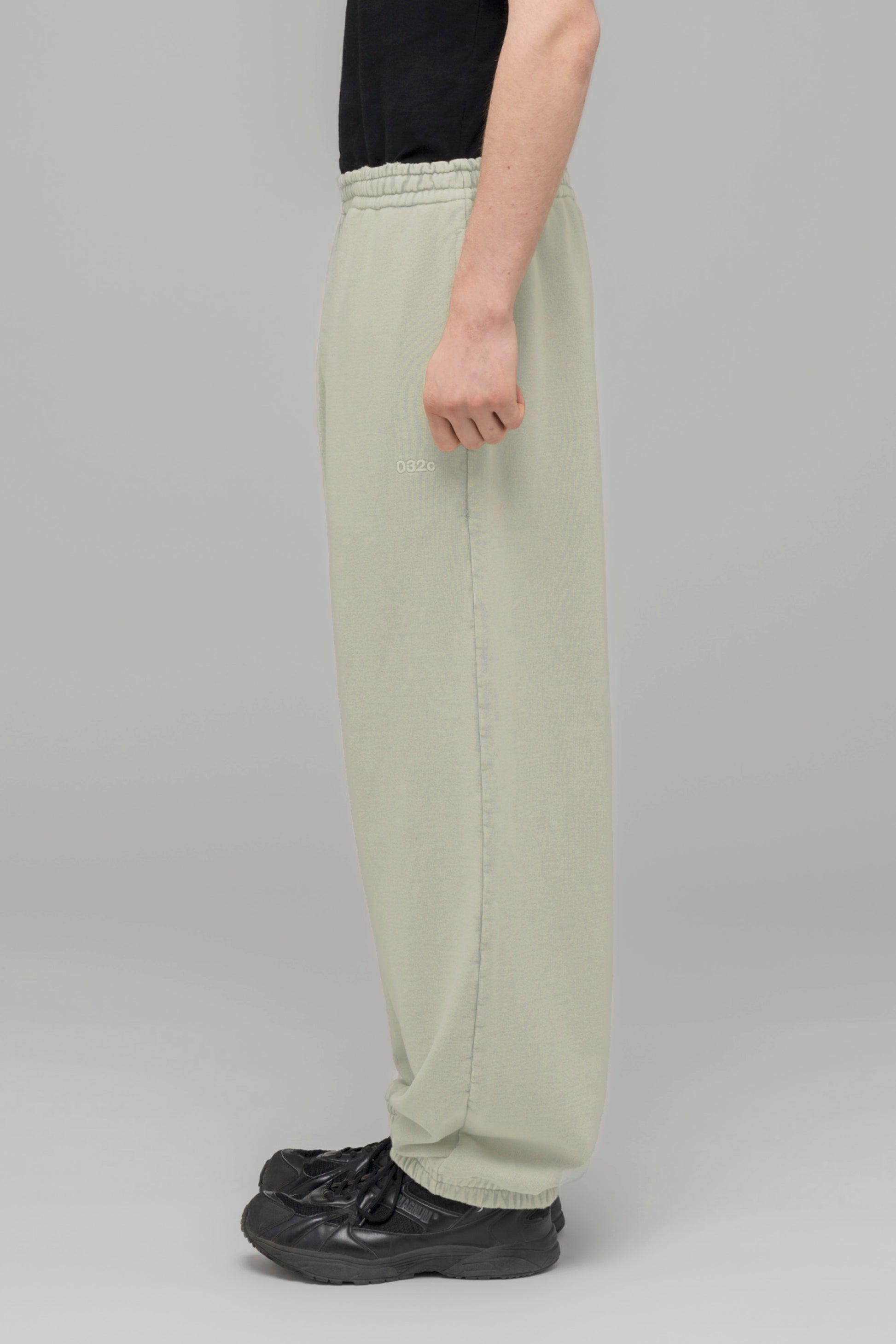 "HARDCORE WELLNESS" OVERSIZED SWEATPANTS