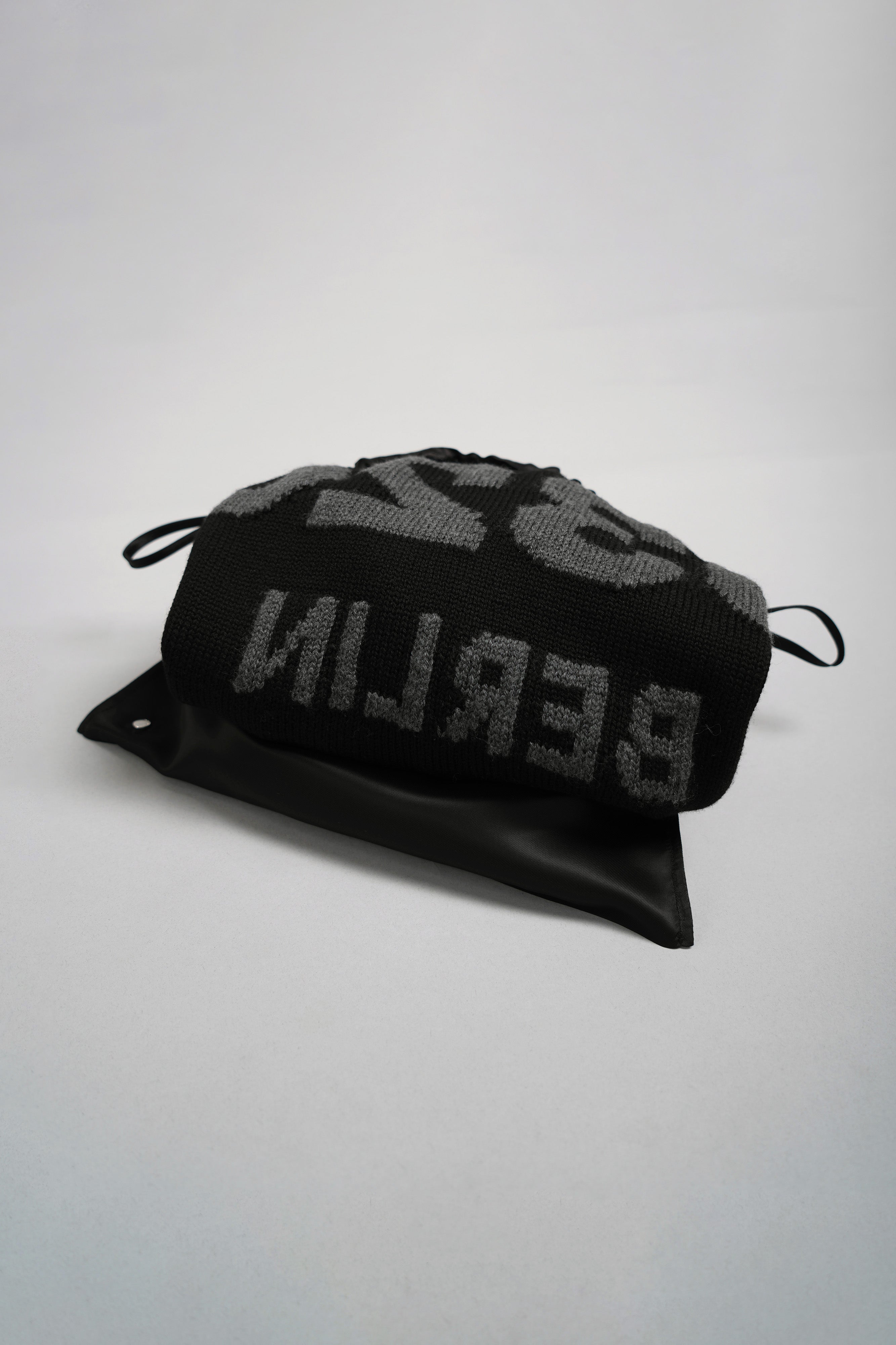 "SELFIE" SWEATER BLACK/BLACK MELANGE